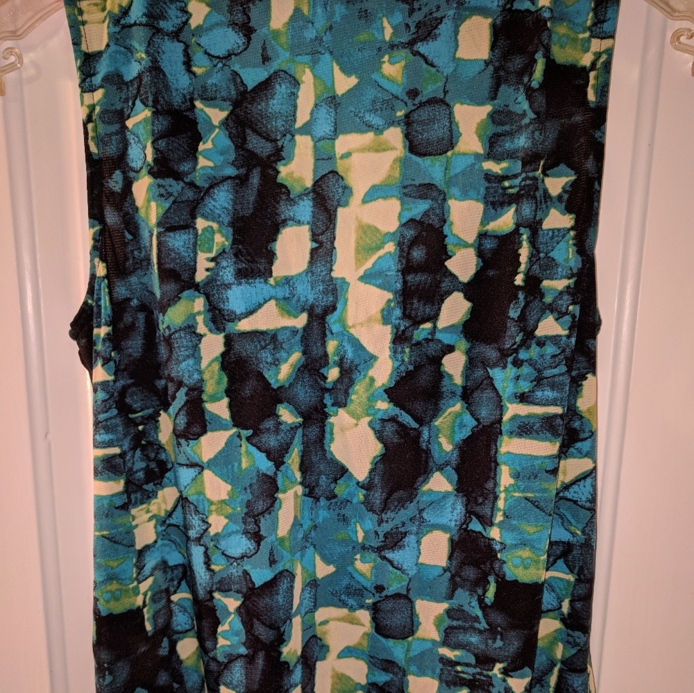 Sleeveless Blouse w/ Ruffle - Picture 2 of 4